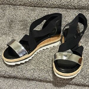 New Nine West Stylish Black and Silver Women's Sandals